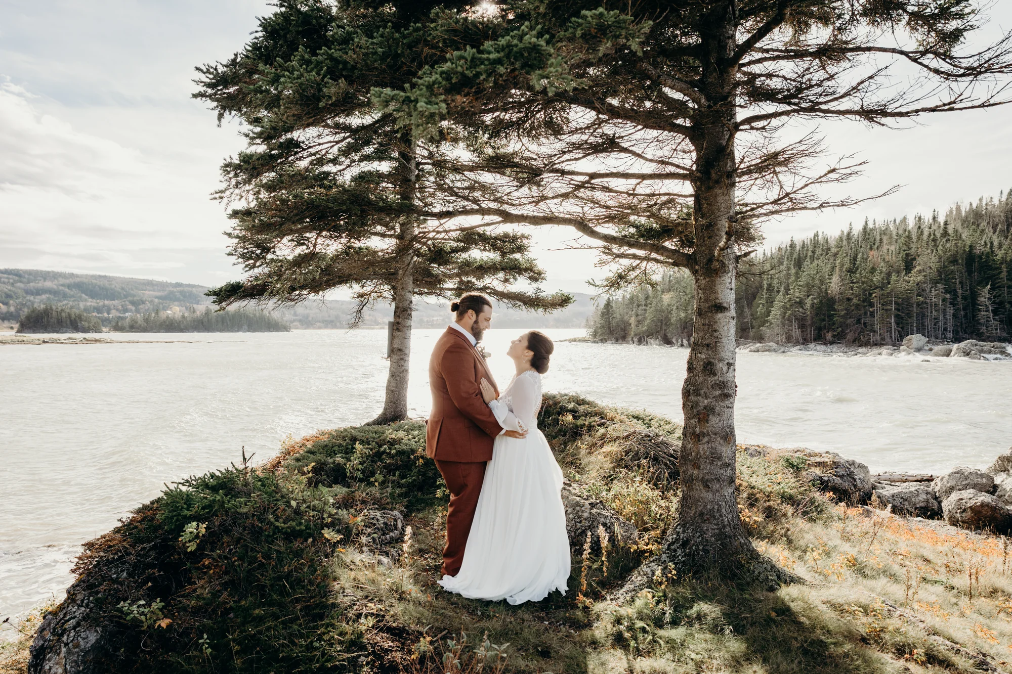 Marié sur une montagne du Bic dans le portfolio votre photographe de Rimouski.