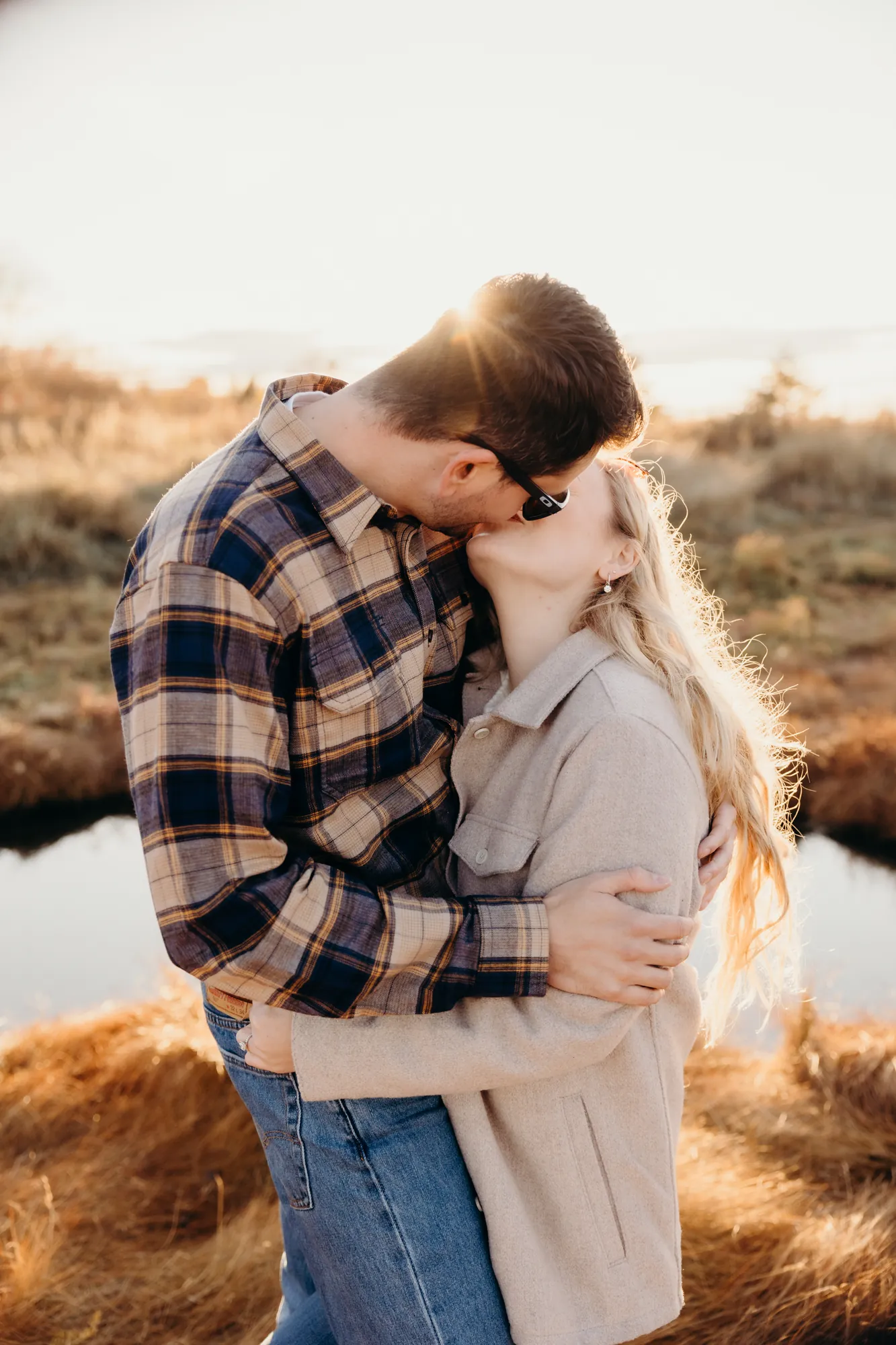 Détail d'un baiser doux au bord du littoral rimouskois.